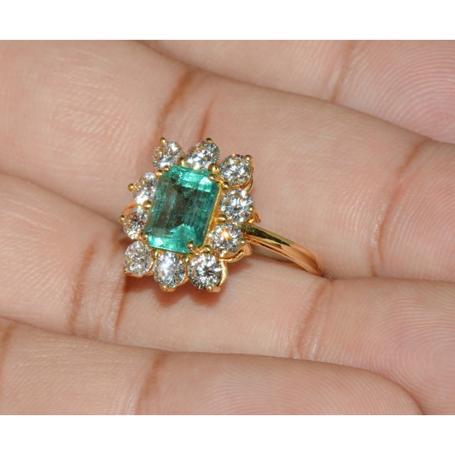 Certified Natural 2.73cts Diamond Emerald 18k Gold Dinner Halo Ring For Sale - Image 10 of 14