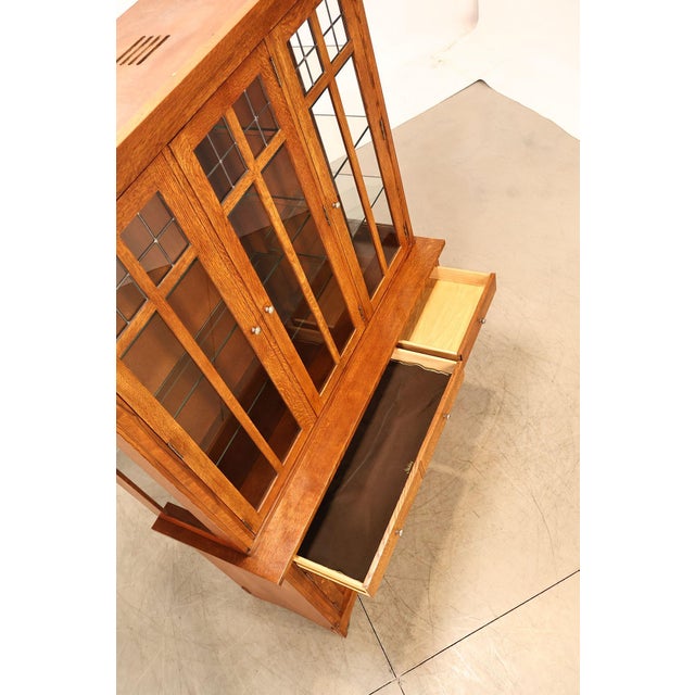 Stickley Mission Collection Oak Harvey Ellis Inlaid China Cabinet For Sale - Image 9 of 18