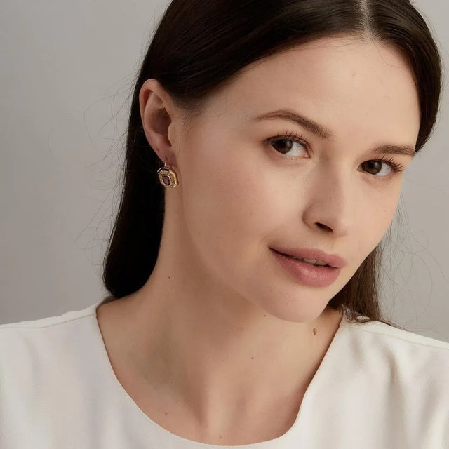 Syna Yellow Gold Geometrix Earrings with Amethyst and Diamonds, a Pair For Sale - Image 4 of 5