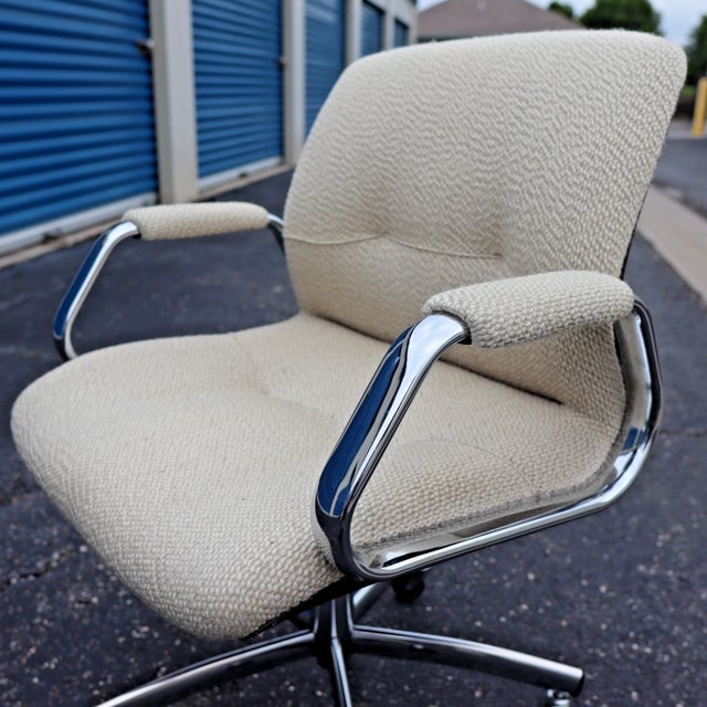 Charles Pollock Vintage 1988 Steelcase 454 311 Postmodern Executive Swivel Chair Bouclé Oatmeal For Sale - Image 4 of 13