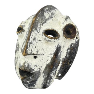 Early 20th Century Lengola Wood Mask with Kaolin Pigment For Sale