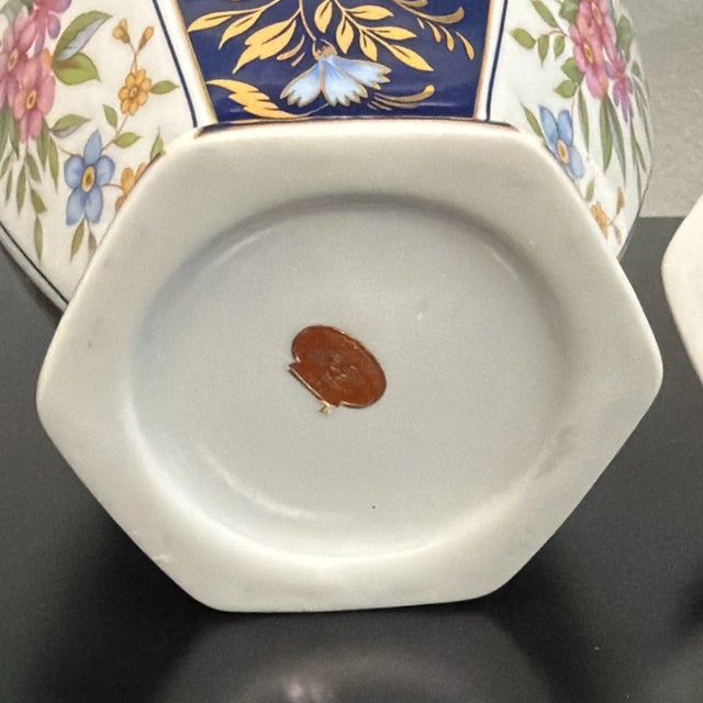 Mid-Century Modern Vintage Japanese Porcelain Hexagonal Floral Design Lidded Ginger Jar For Sale - Image 3 of 5