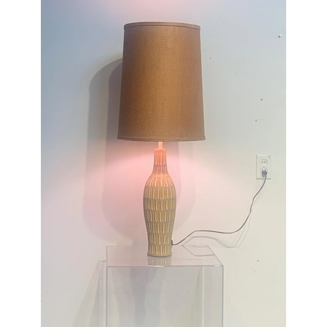 Mid-Century Modern 1960s Mid Century Italian Raymor Pottery Ceramic Lamp For Sale - Image 3 of 8