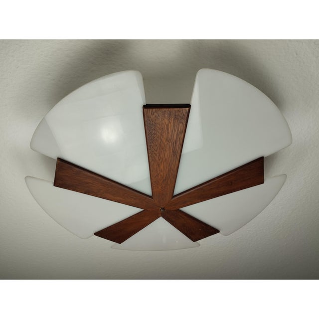 Interesting ceiling light in Scandinavian style with five burners for E14 bulbs. Up to 250V (Europe/UK Standard).The...