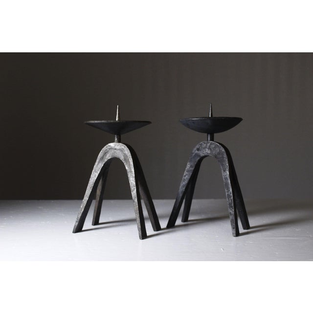 Mid-Century Modern French Brutalist Candleholders in Wrought Iron, Set of 2, in Very Good conditions. Designed 1950 to 1959