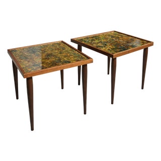 Pair of Vintage Resin Mottled Pebble Top Nesting Side Tables, Set of 2 For Sale