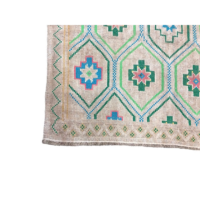 1970s 1970s Vintage Ethnic Kilim Rug- 5′5″ × 9′1″ For Sale - Image 5 of 7
