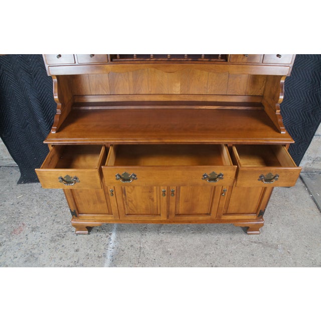 Late 20th Century Late 20th Century Ethan Allen Heirloom Colonial Early American Nutmeg Maple Drybar Cabinet Hutch For Sale - Image 5 of 13