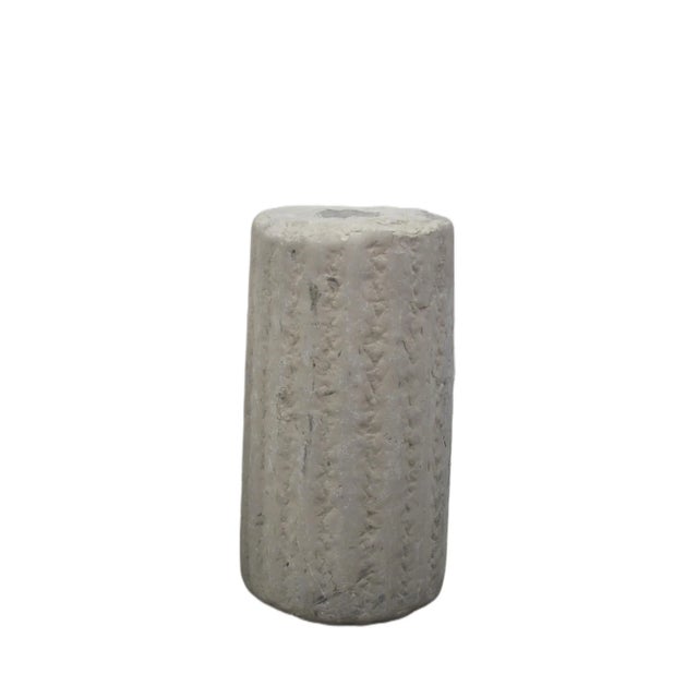 This is the top of a mill stone for grinding grains. It was originally used in the northern part of China. Those type old...