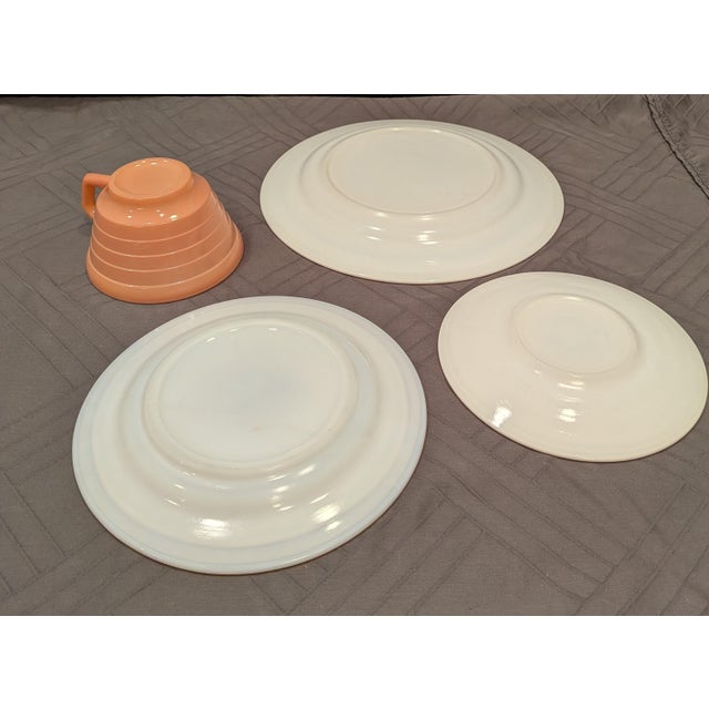 Hazel-Atlas Vintage Mid-Century Modern Hazel-Atlas "Moderntone" Platonite Pastel Dinnerware Set - 16 Pieces (Service for 4) For Sale - Image 4 of 13