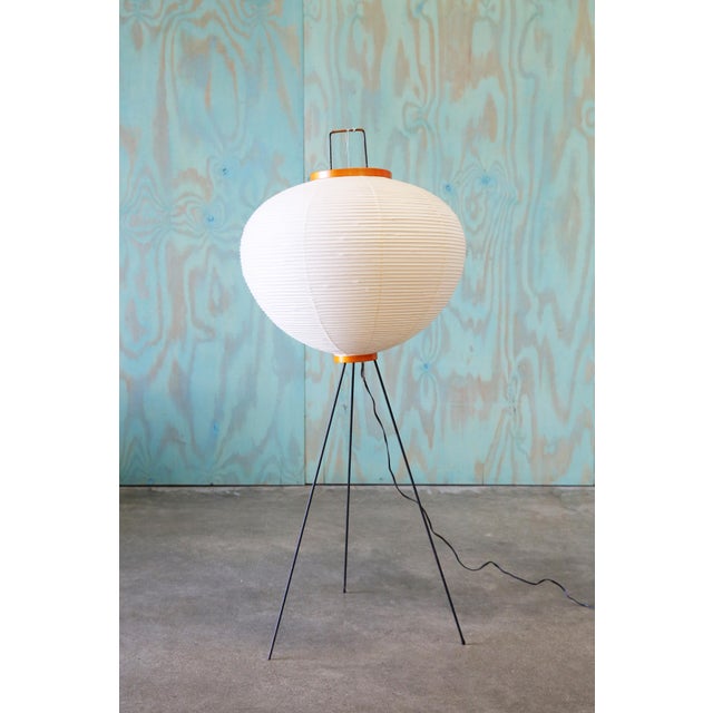 Mid-Century Modern 1960s Vintage Original Isamu Noguchi Akari 10a Floor Lamp Tripod For Sale - Image 3 of 12