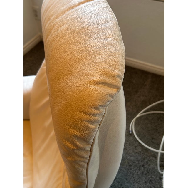 Mid 20th Century Scandinavian Ekornes Stressless Lounge Chair and Ottoman in White Leather & Rosewood For Sale - Image 14 of 18