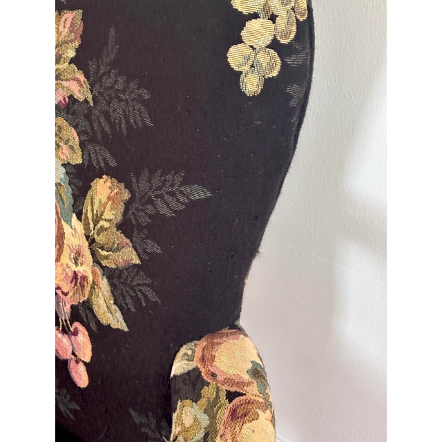 Late 20th Century French Louis XV Style Bergere Chair Upholstered in Pomegranate and Floral Fabric For Sale - Image 10 of 12