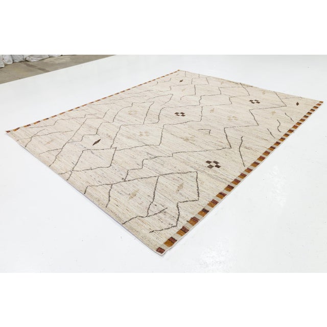 8x10 Modern Moroccan Tribal Wool Rug – Minimalist Cream & Earth Tone Geometric For Sale - Image 10 of 10