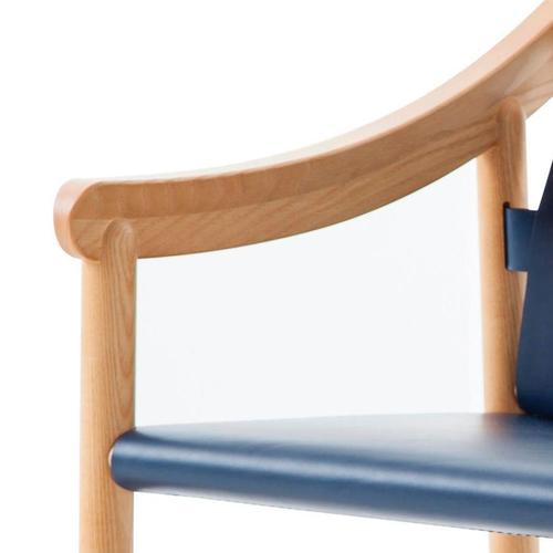 Not Yet Made - Made To Order 905 Armchair in Wood and Cowhide by Vico Magistretti for Cassina, Italy For Sale - Image 5 of 14
