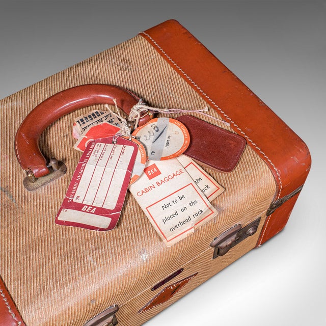 Brown Vintage Jet Age Vanity Case, American Personal Luxury Case, Revival, Mid Century For Sale - Image 8 of 12
