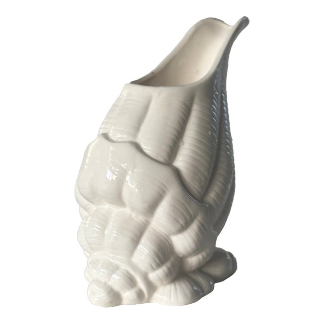 White Ceramic Sea Shell. Ase For Sale