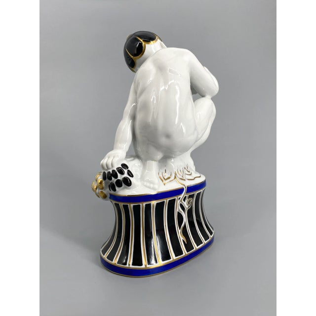 Modern Art Nouveau Traubenesser Porcelain Figurine by Carl Nacke for Fraureuth, 1920 For Sale - Image 3 of 16