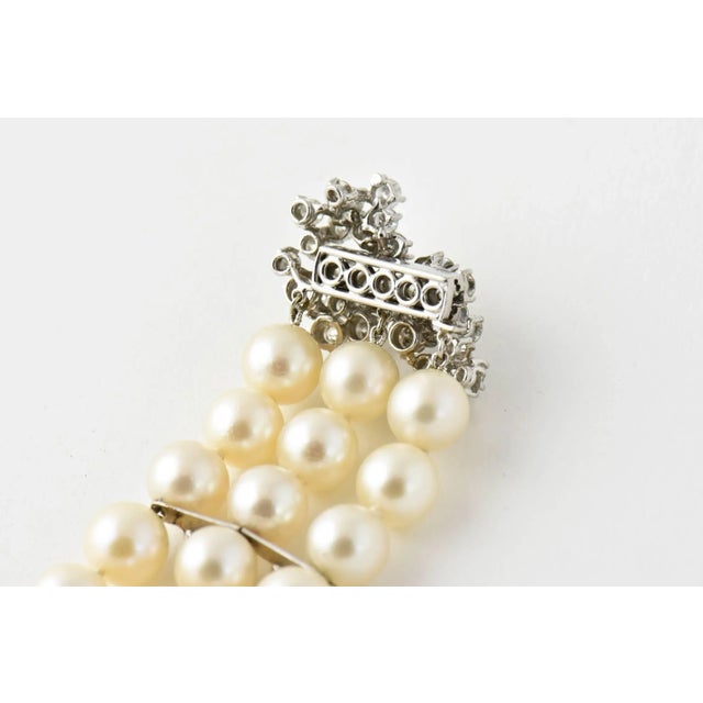 Mid-20th Century Triple Strand Cultured Pearl and Diamond White Gold Bracelet For Sale - Image 4 of 10