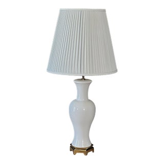 Vintage Paul Hanson White Porcelain Table Lamp on Brass Pagoda Base, Usa For Sale