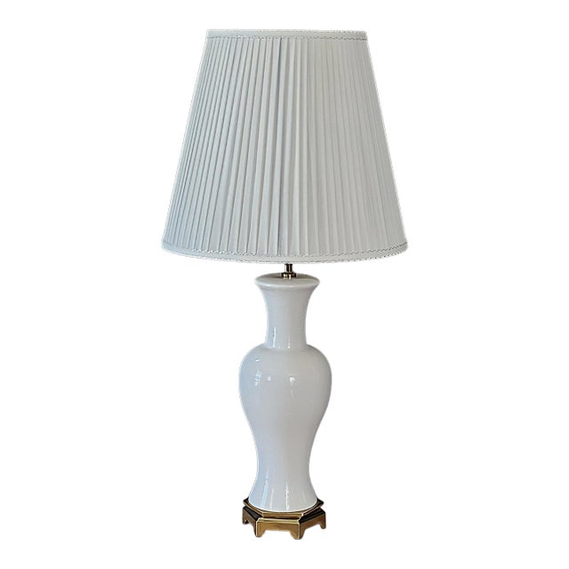 Vintage Paul Hanson White Porcelain Table Lamp on Brass Pagoda Base, Usa For Sale