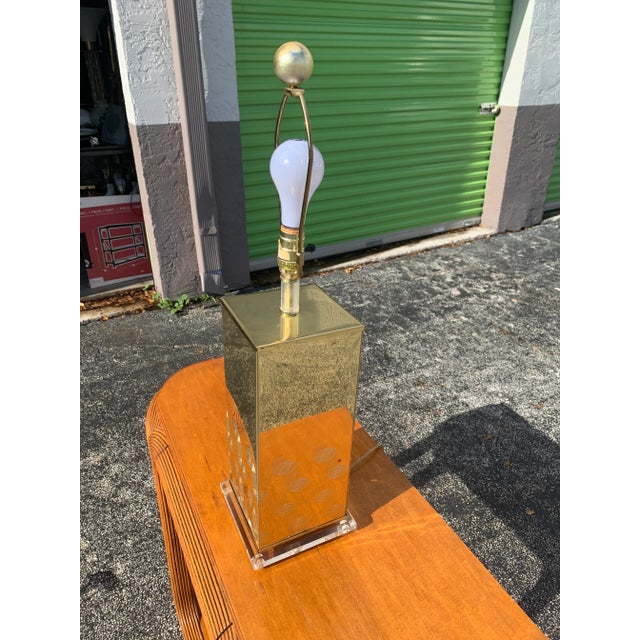 1970s Pierre Cardin Style Brass and Lucite Table Lamp For Sale - Image 12 of 13