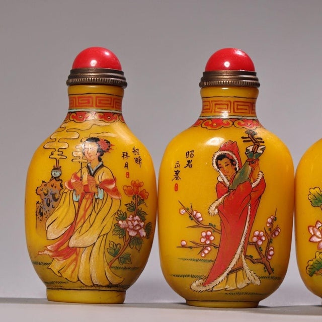 Set of 4 Antique Yellow Glass Snuff Bottles With Four Beauties, 480g Total For Sale In Los Angeles - Image 6 of 8