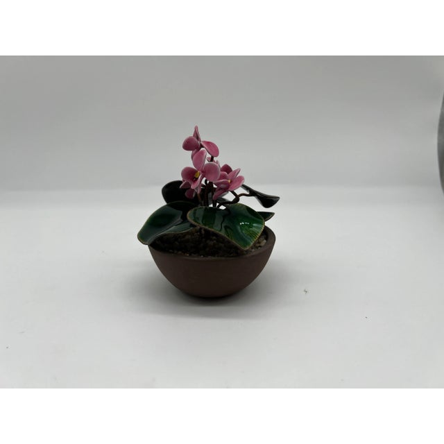 1960s Petite Bovano of Cheshire Enamel Floral Decorative Planter Cyclamen Persicum For Sale - Image 5 of 7