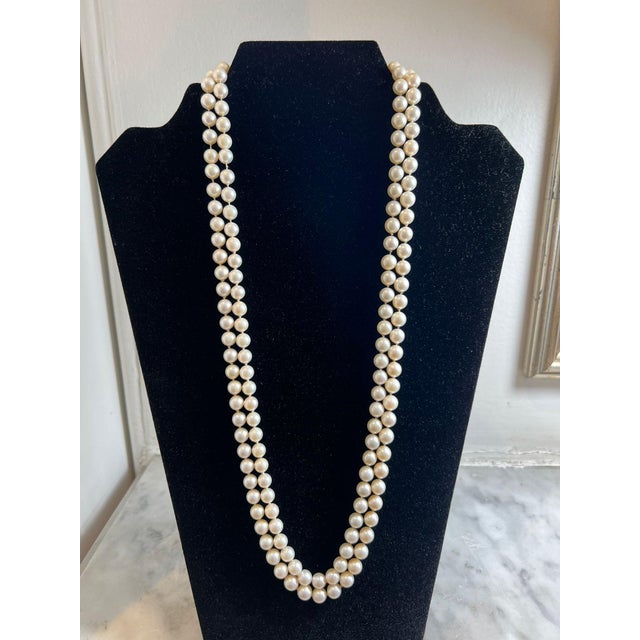 Contemporary 14ct White Gold Double Strand Cultured Pearl Necklace With Diamonds 0.26ct For Sale - Image 3 of 7