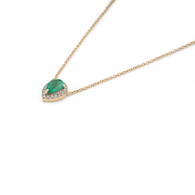 Pear-Shaped Natural Emerald & Diamond Halo Pendant Necklace in 18k Yellow Gold For Sale - Image 4 of 16