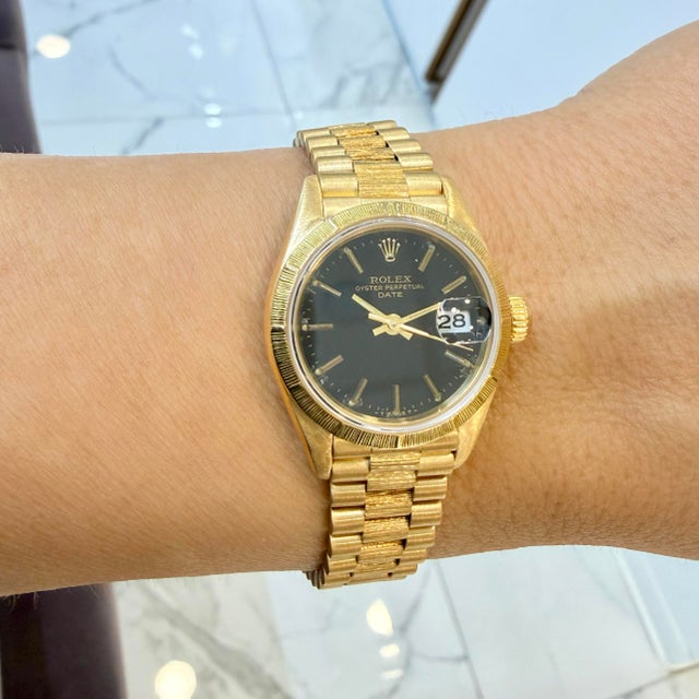 Brand: Rolex Gender: Unisex Metal Type: Stainless Steel Diameter: 26.00 mm Weight: 73.55 grams ROLEX Lady's 18K yellow...