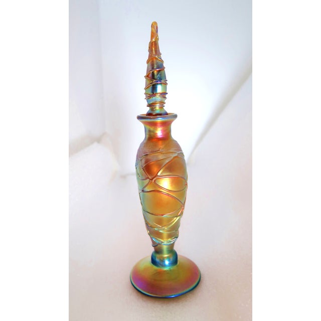 Glass Steven Lundberg (American 1953 - 2008) - Exquisite Vintage Perfume Bottle in Gold Sateen With Lava Strands, Signed/Dated 2002 For Sale - Image 7 of 7