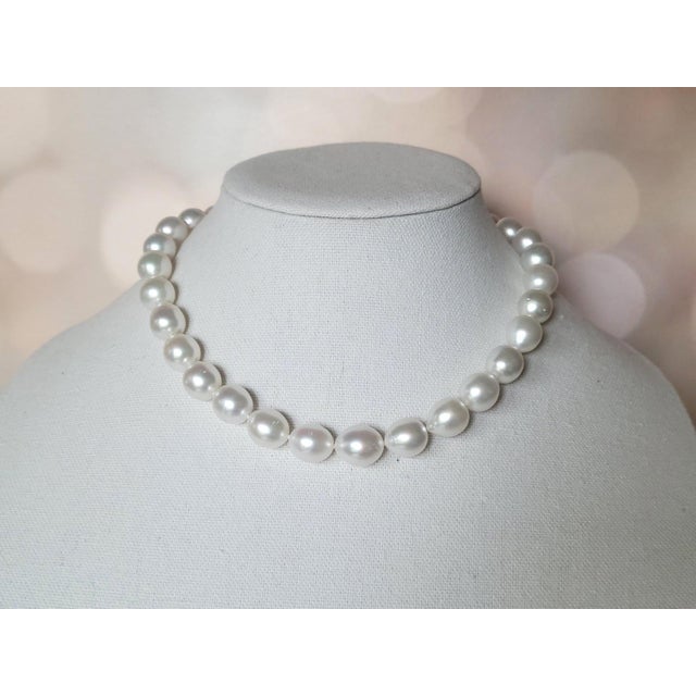 Contemporary South Sea White Pearl Necklace With 14k Gold Clasp For Sale - Image 3 of 11
