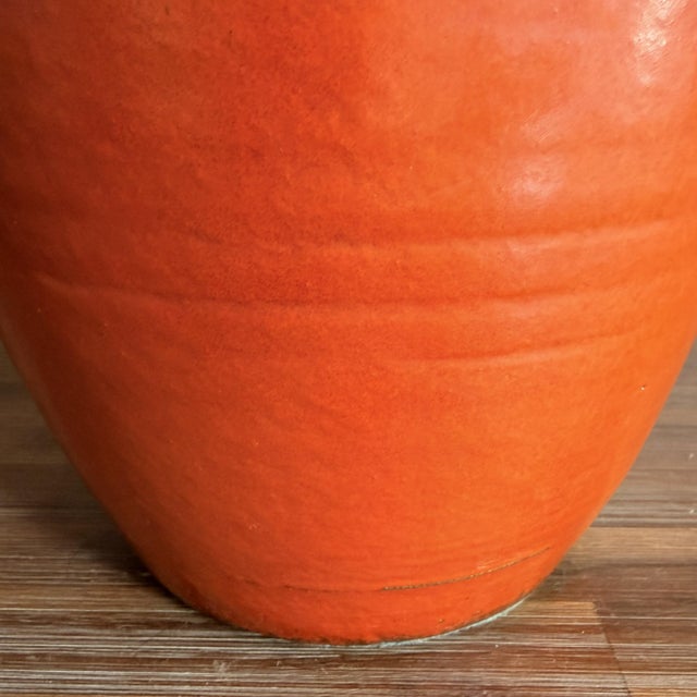 French Vintage 1960s Mid-Century Jacques & Dani Ruelland Style Orange Ceramic Table Lamp, French Modernist For Sale - Image 3 of 5