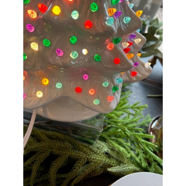 Kenneth Ludwig Chicago 16.5" Lighted White Ceramic Christmas Tree For Sale - Image 4 of 7