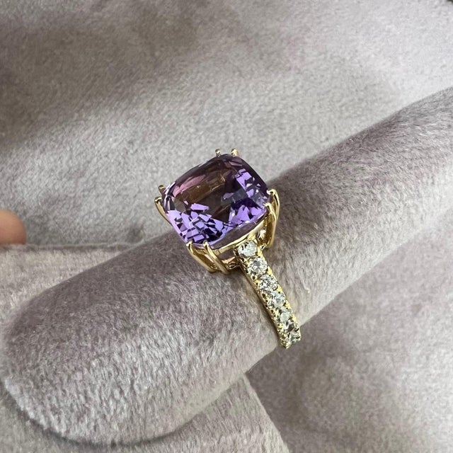 Contemporary Syna Yellow Gold Amethyst Cushion Ring with Diamonds For Sale - Image 3 of 5
