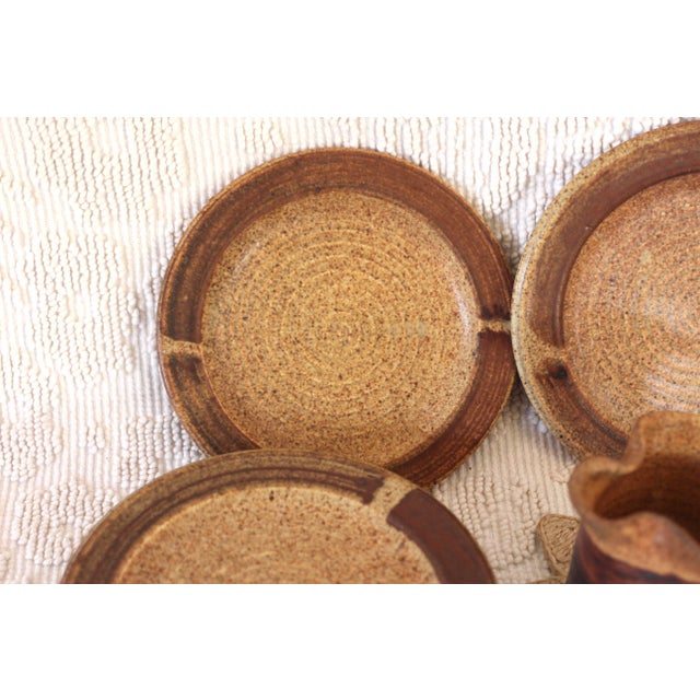 1970s Set of 5 Pottery Plates and a Creamer - Signed Art Pottery, 1970s For Sale - Image 5 of 10
