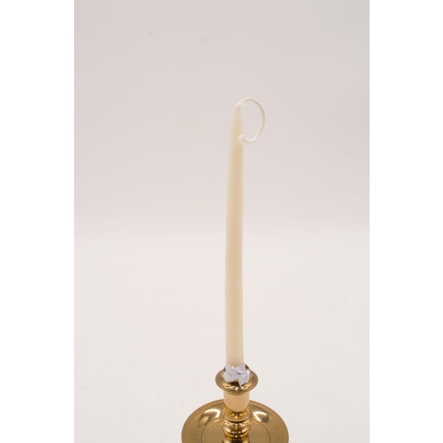 Traditional Virginia Metalcrafters Small Brass Colonial Williamsburg Cw 16-39 Candlestick With Globe For Sale - Image 3 of 12