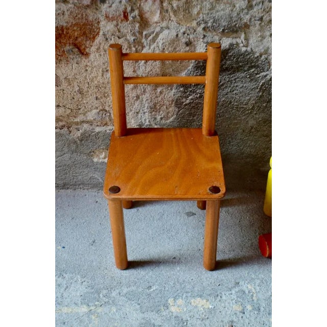 The silhouette of this small child's chair is simply stunning. Minimalist to perfection, its design is so essential that...