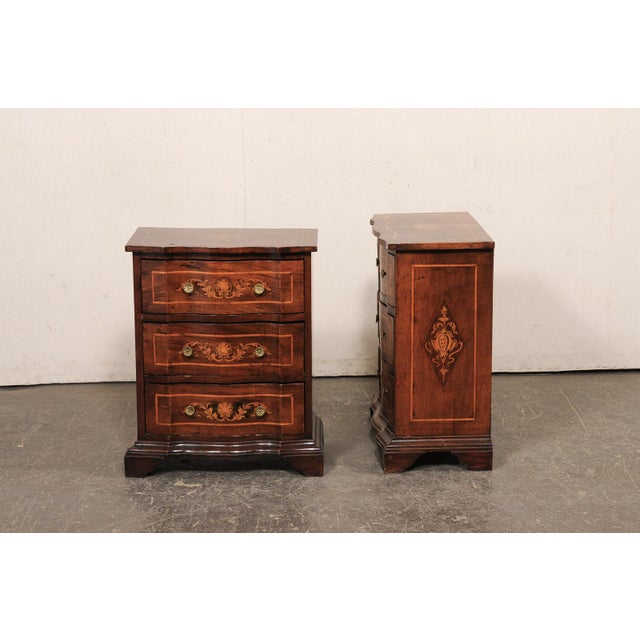 19th Century Pair of Italian Petite Serpentine Commodini, For Sale - Image 4 of 12
