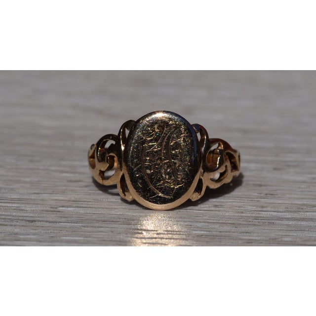 Contemporary The Lithonia: Ladies Yellow Gold Engraved Signet Ring For Sale - Image 3 of 10