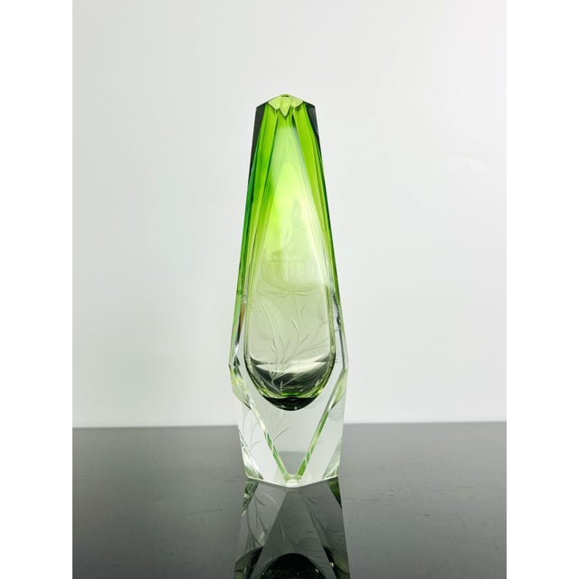 1920s Green Uranium Art Glass Vase with Hand-Engraved Floral Décor from Moser Karlsbad, Czechoslovakia, 1920s For Sale - Image 5 of 10