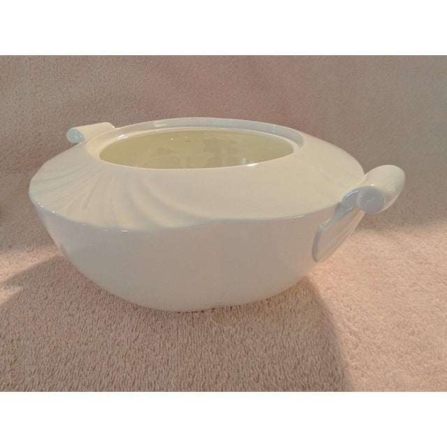 1980s Villeroy & Boch "Arco Weiss" 1.5 Qt Covered Vegetable Dish For Sale - Image 9 of 15