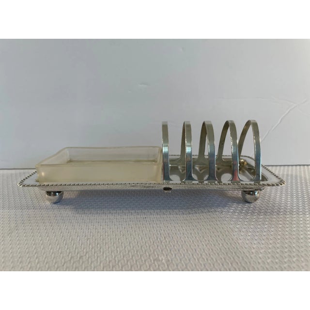 1940s English De Montfort Silverplated Toast Rack With Frosted Glass Butter Dish For Sale - Image 4 of 13