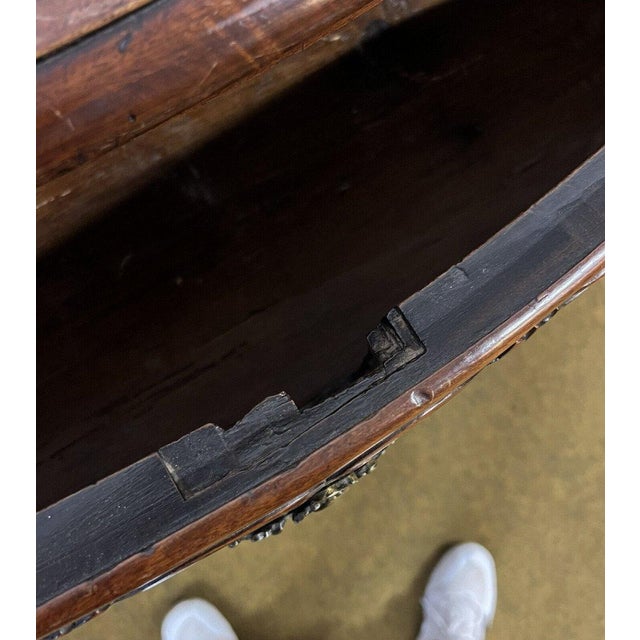Louis XV Lyonnaise Curved Chest of Drawers in Walnut, 1750s For Sale - Image 4 of 8