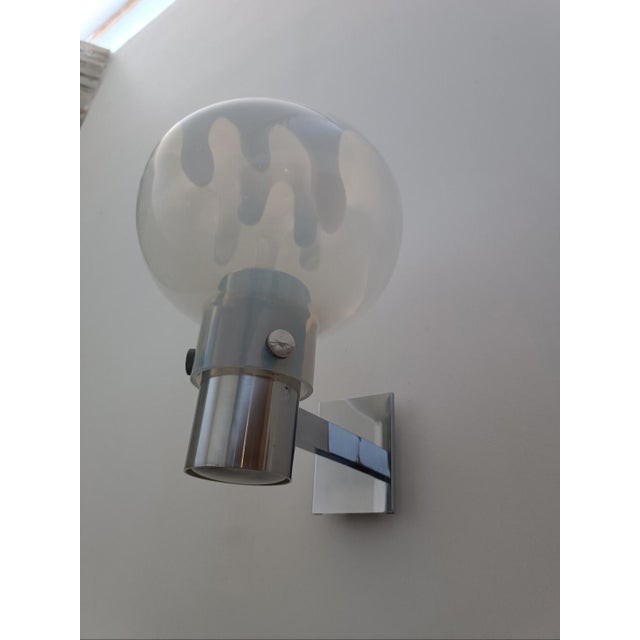 Spectacular wall sconce by Toni Zuccheri for VeArt. Italy, 1970s. A very rare piece by this fabulous designer. Chrome-...