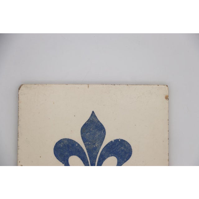 Rustic European 1900s Fleur De Lis Blue & White Large Tile, Portuguese For Sale - Image 3 of 12