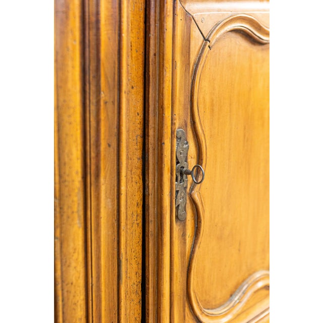 French French Louis XV Period 1770s Walnut Buffet with Drawers, Carved Doors and Skirt For Sale - Image 3 of 18