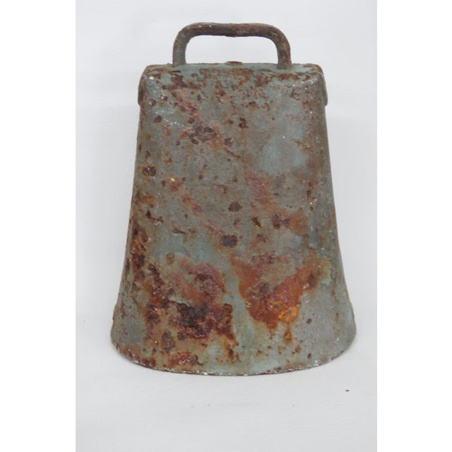 Farmhouse American Primitive Rustic Metal Large Cow Bull Bell 4543b For Sale - Image 3 of 11