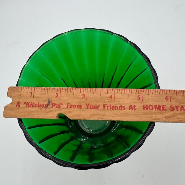 Vintage Emerald Green Ribbed Flared Vase Napco 7.5" Made in Usa 1161 For Sale In Dallas - Image 6 of 7